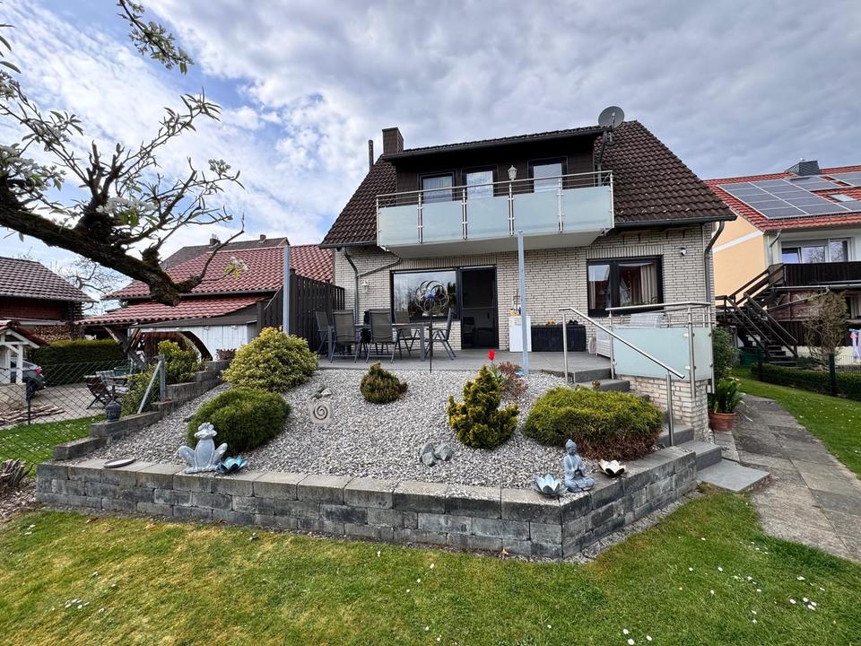 Thumbnail-Einfamilienhaus mit zusätzlichem Altbau auf großem Grundstück