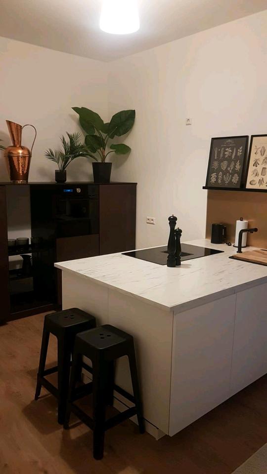 Thumbnail-Altbau 2 Zimmerwohnung mit hohen Decken zentral gelegen