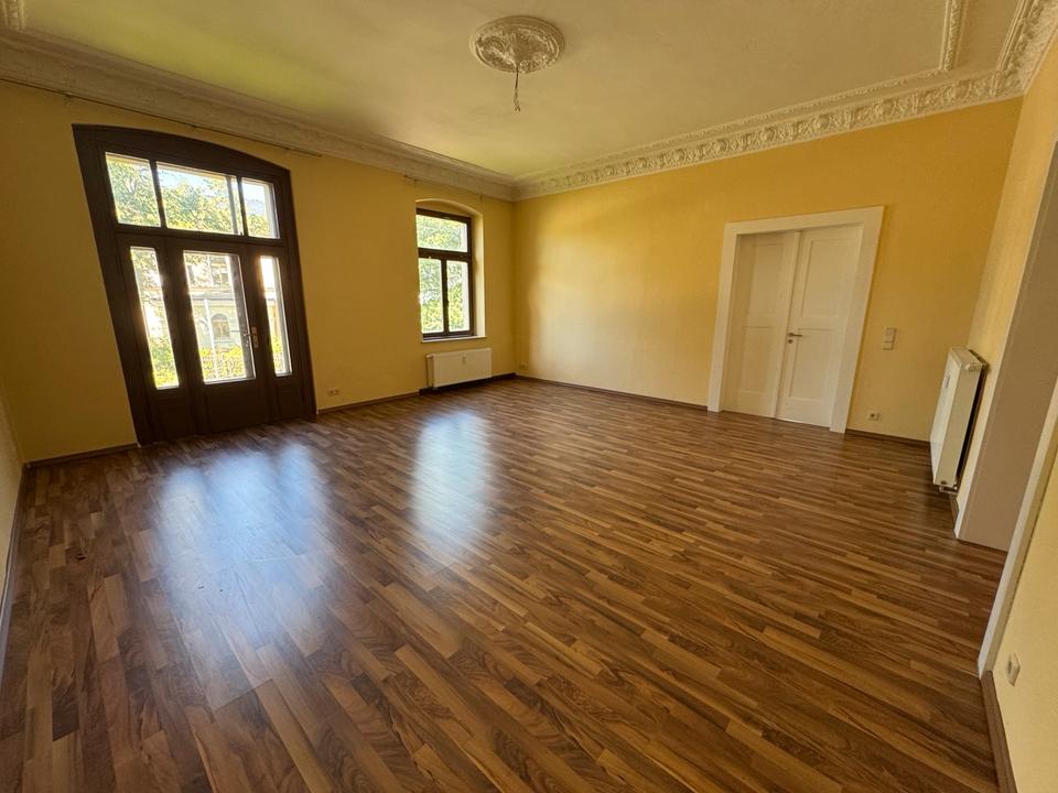 Thumbnail-111 m² | 3,5 Zimmer - Stuck, Stil & Balkon | Top Lage | Villa