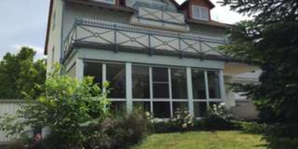 Thumbnail-Helle 3-Zimmer-Dachgeschosswohnung mit Balkon ins Grüne – zentral