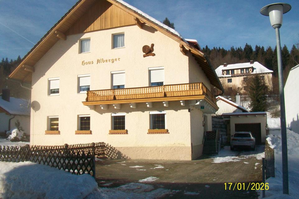 Thumbnail-Großes Einfamilienhaus mit großem Grundstück im Bay. Wald