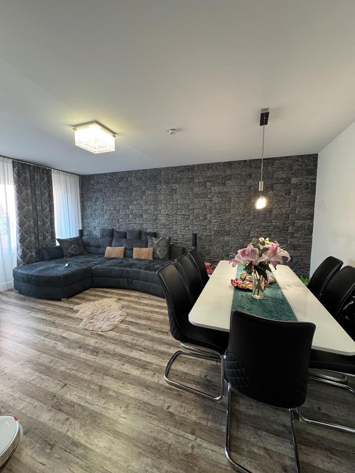 Thumbnail-Helle 4,5 Zimmer-Wohnung mit Balkon & Keller -91 m2 , modern reno