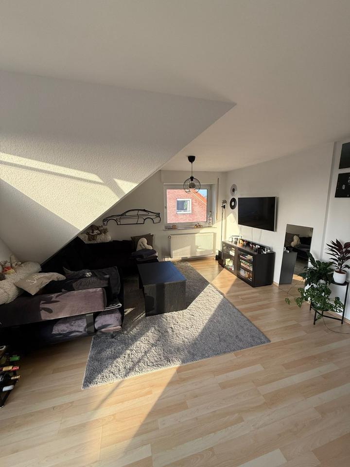 Thumbnail-Schöne helle Zweizimmerwohnung mit Balkon zu vermieten