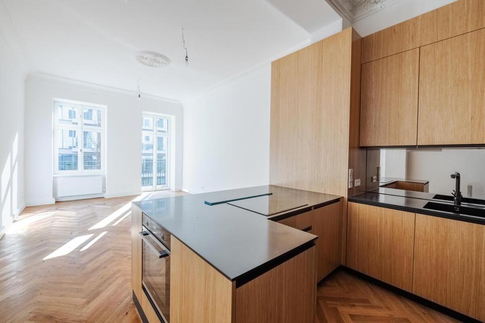 Thumbnail-Zuhause in zwei Berliner Welten: Gründerzeit-Apartment mit Charme und Süd-Balkon