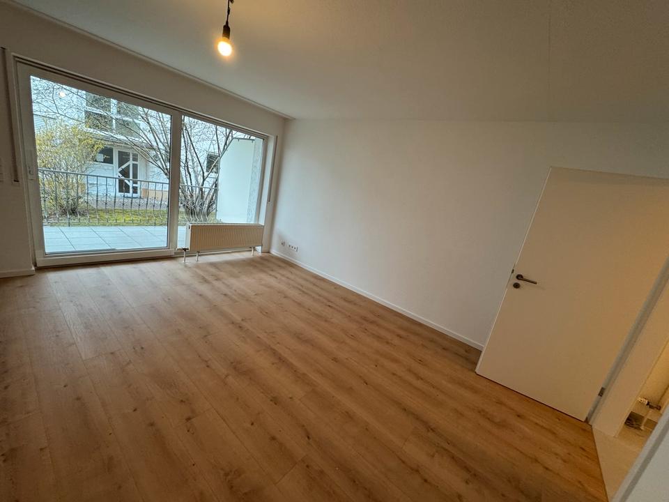 Thumbnail-Renoviertes 1-Zimmer-Apartment mit großem Balkon & TG-Stellplatz