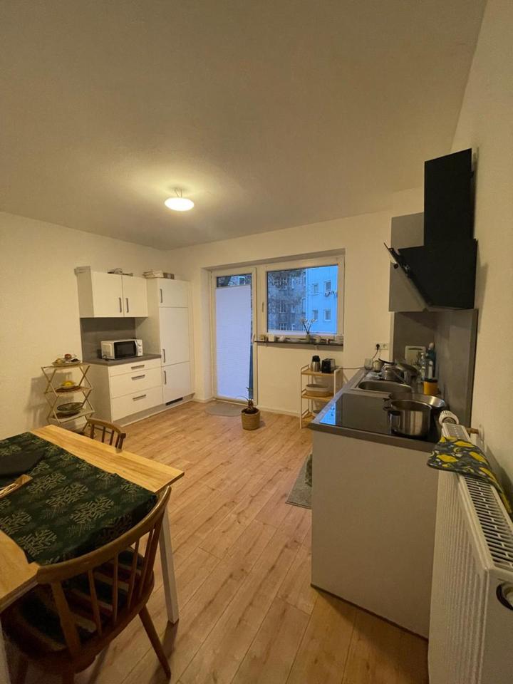 Thumbnail-Helle, renovierte, 2,5-Zimmer-Wohnung mit Balkon und Einbauküche