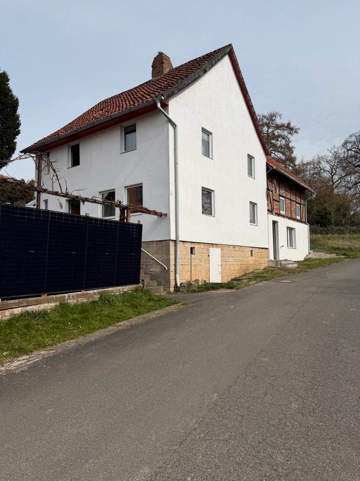 Thumbnail-Einfamilienhaus mit zwei separaten Wohnungen.