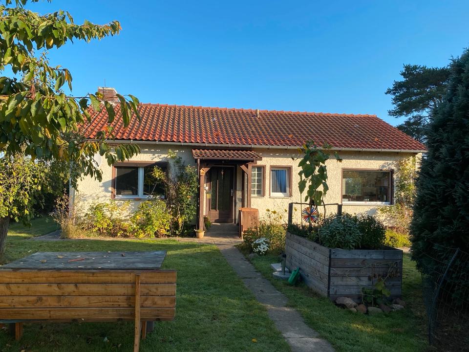 Thumbnail-Kleines freistehendes EFH mit großem Areal in bester Ortsrandlage von Lehre