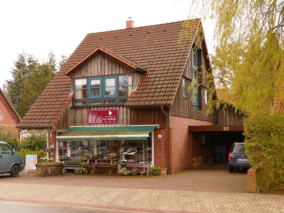Thumbnail-Wohnen im Grünen: Maisonette mit Dachterrasse, Garage & Carport