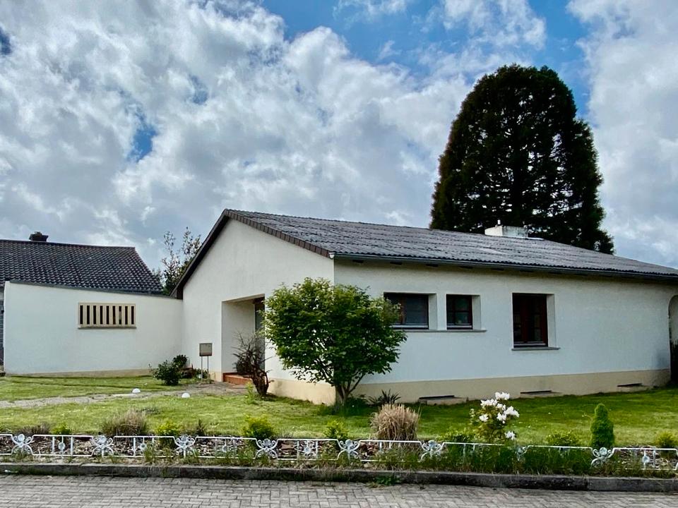 Thumbnail-Wohnen auf einer Ebene mit Terrasse und Garten