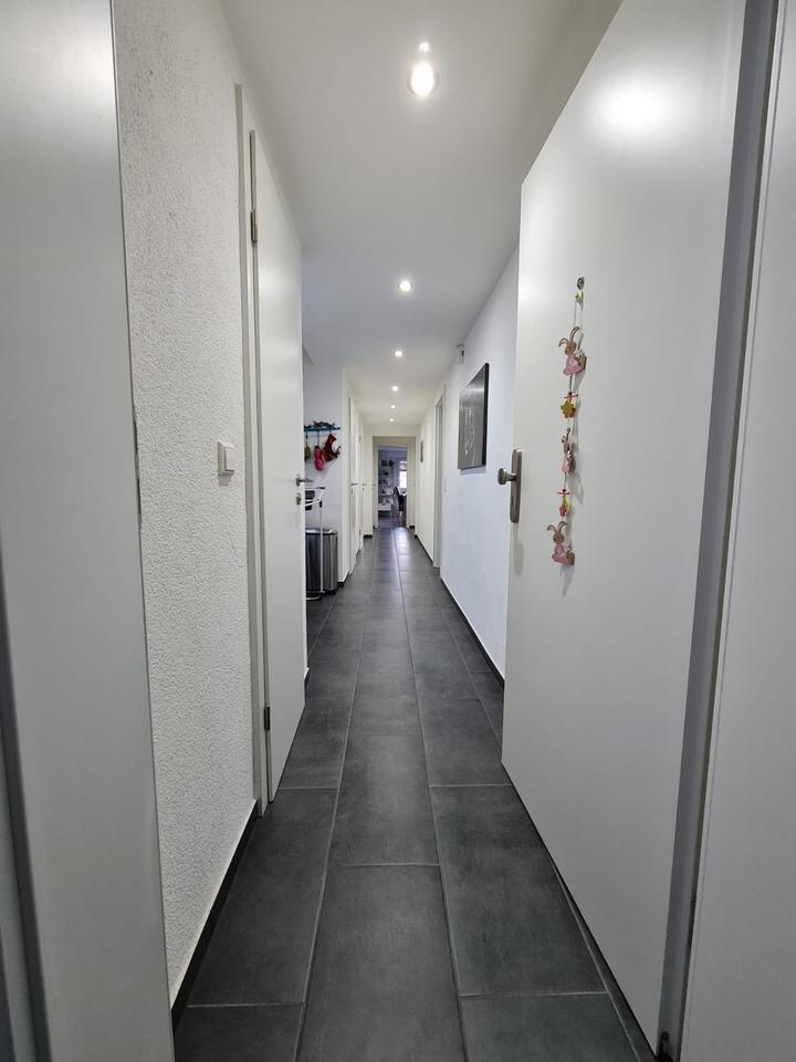 Thumbnail-Neuwertige Dachgeschosswohnung mit drei Zimmern und Einbauküche