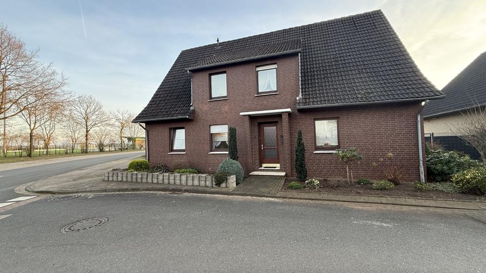 Thumbnail-Einfamilienhaus nahe Ortskern, 557m² Grundstück, Baujahr um 1960