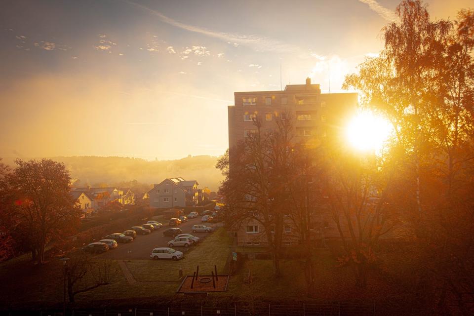 Thumbnail-[ Erst 2022 ! KERNSANIERTE 2,5-Z.-WHG mit SAUNA + Mega.Ausblick