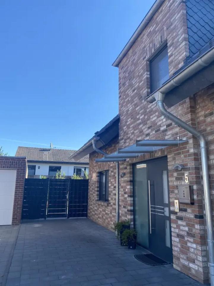 Thumbnail-Großzügiges 7-Zimmer Einfamilienhaus mit Garten,Terrasse &Garage