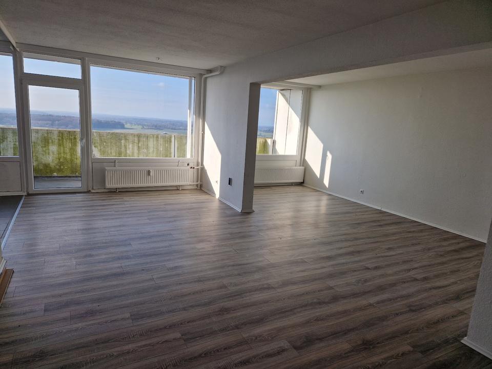 Thumbnail-Große 1-Zimmer-Wohnung mit Balkon und Einbauküche im Weißen Riesen - Kiel Mettenhof