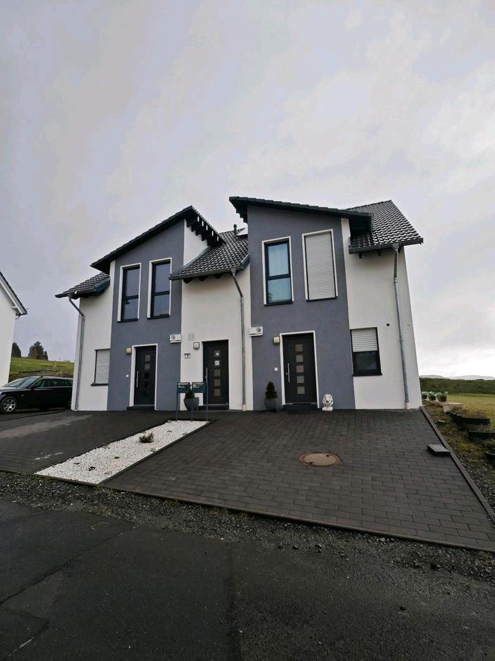 Thumbnail-Die linke Hälfte des Hauses steht zum Verkauf