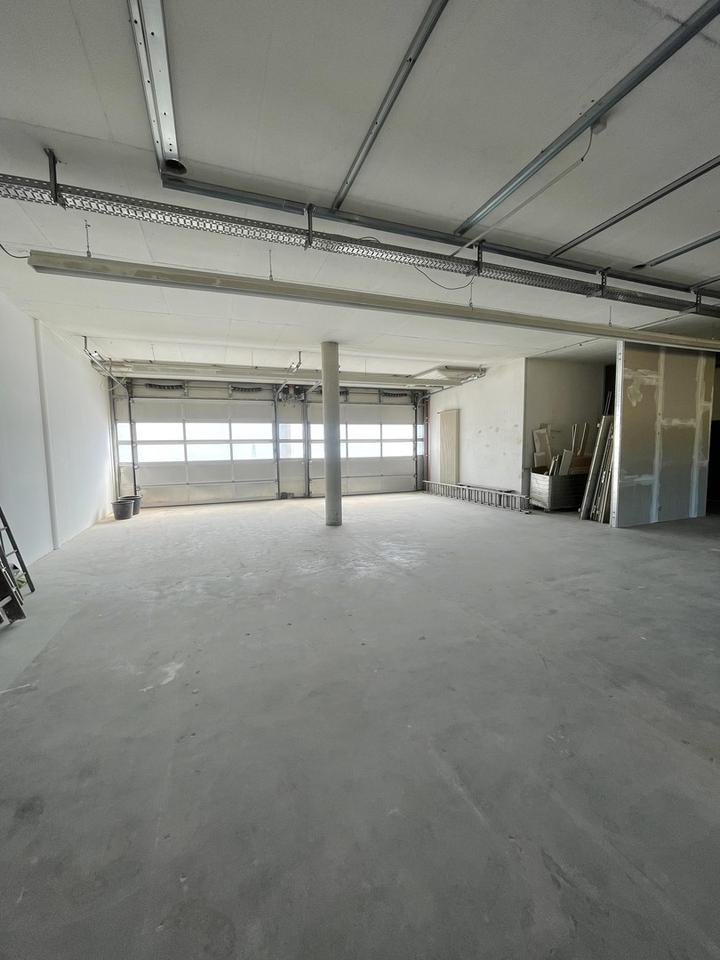 Thumbnail-260m² Lager Halle m.Laderampe+Büro+WC , 2x Sektionaltor 3,74m hoch Lagerhalle Produktion