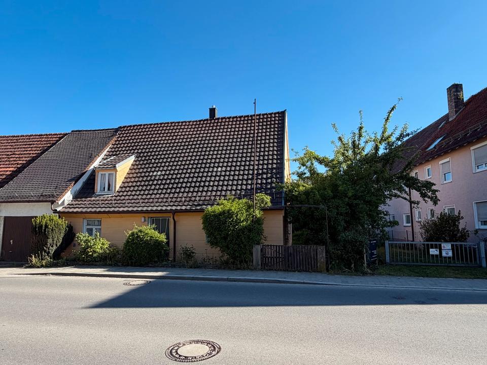 Thumbnail-Charmantes Einfamilienhaus mit großem GrundstückBaugrundstück