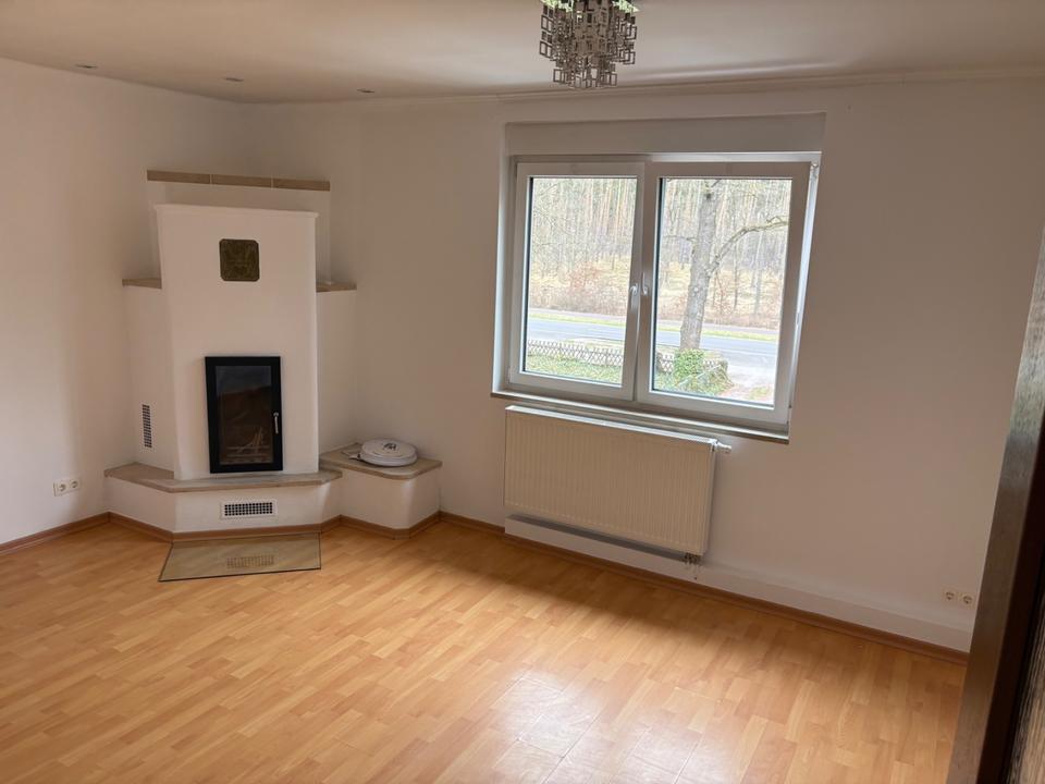 Thumbnail-Wohnung - 5 Zimmer, Küche und 2 Bäder am Wald mit Kamin