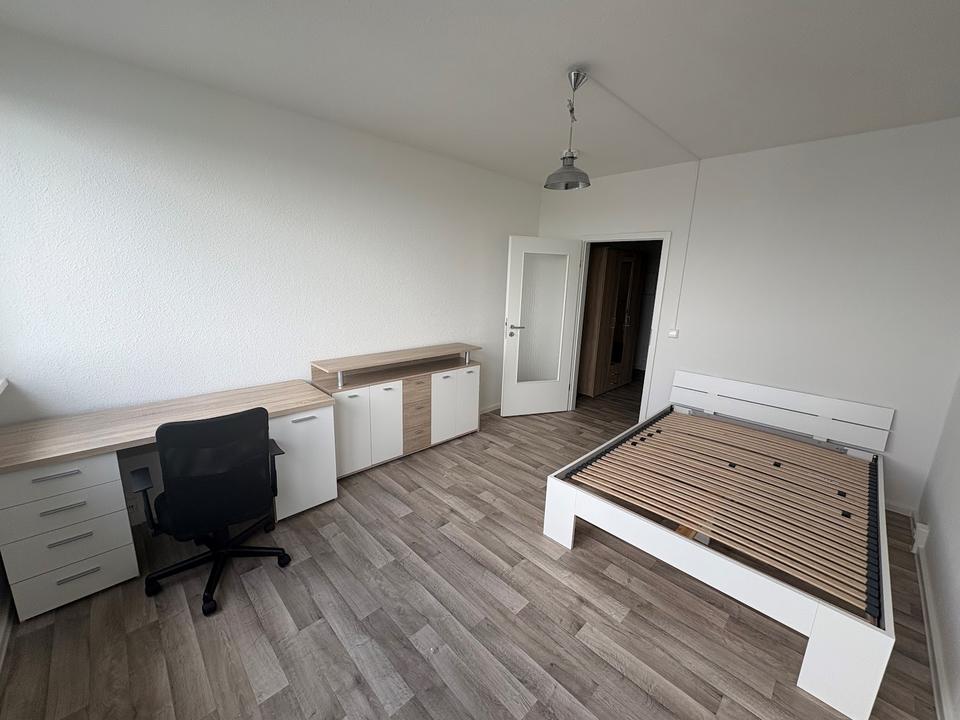 Thumbnail-Möblierte & sanierte 1- Zimmer Wohnung im Erdgeschoss - 0107 - Woldegker Straße 30