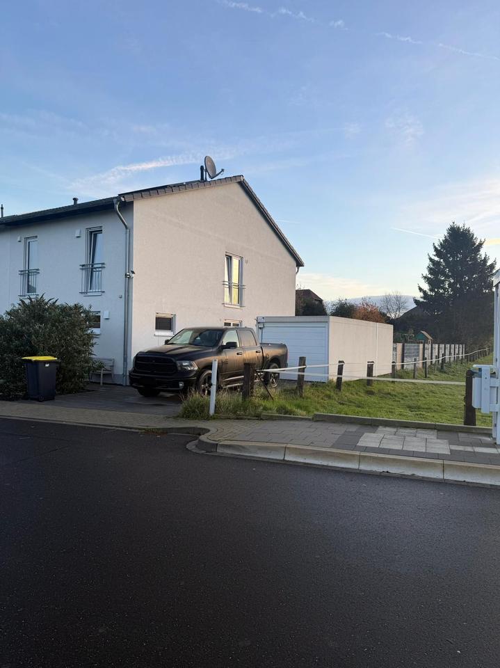 Thumbnail-Schöne Doppelhaushälfte in Gierath mit schönem großem Garten