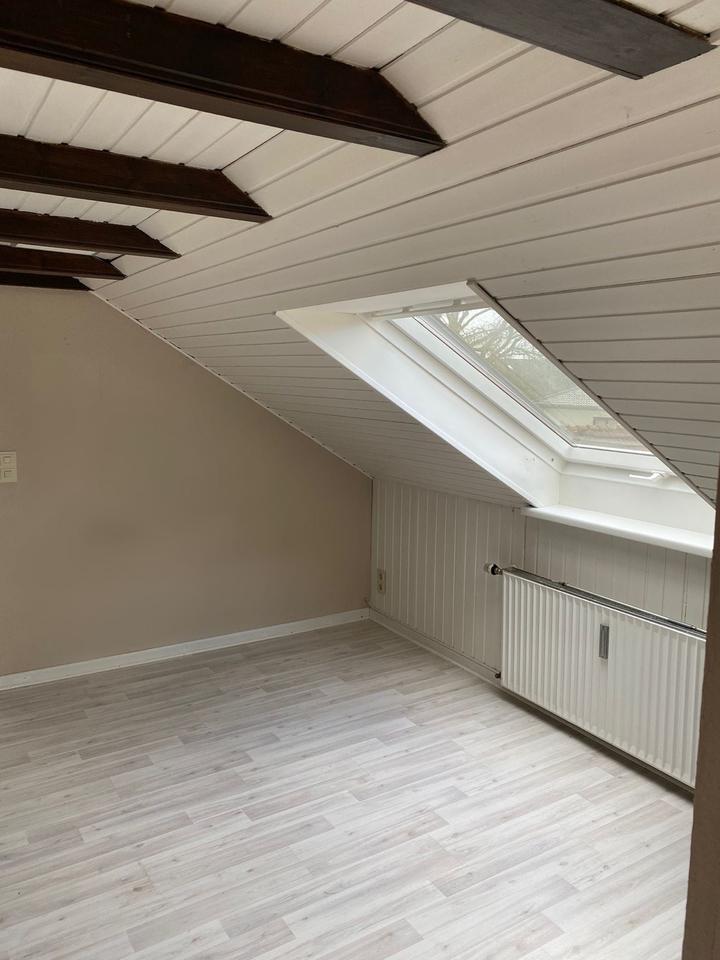 Thumbnail-Wohnung im DG mit Küche u. Stellpl Bissendorf - Schled. ab 01.07.