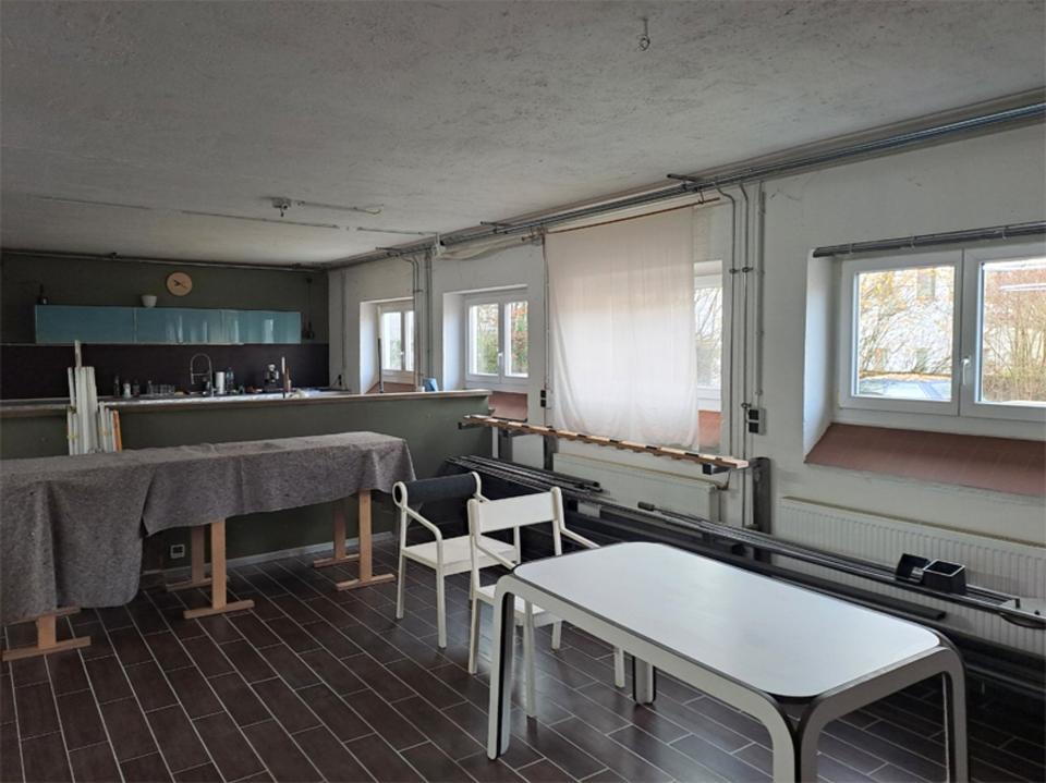 Thumbnail-Atelier- Werkstattanteil in Ismaning zu vermieten.