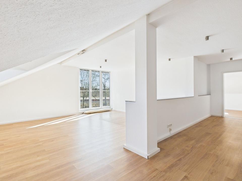 Thumbnail-** Schöne Praxisräume, auch als Büro nutzbar, in zentraler Lage direkt am S-Bahnhof **