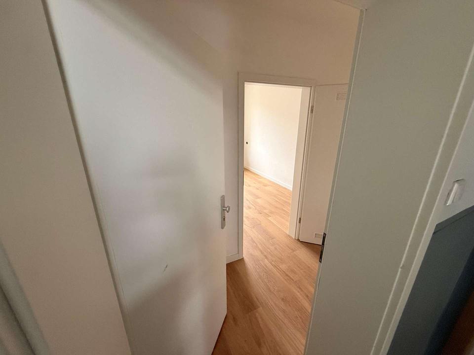 Thumbnail-Frisch renovierte 1,5 Zimmer Wohnung in Top Lage - inkl. Einbauküche und Balkon!