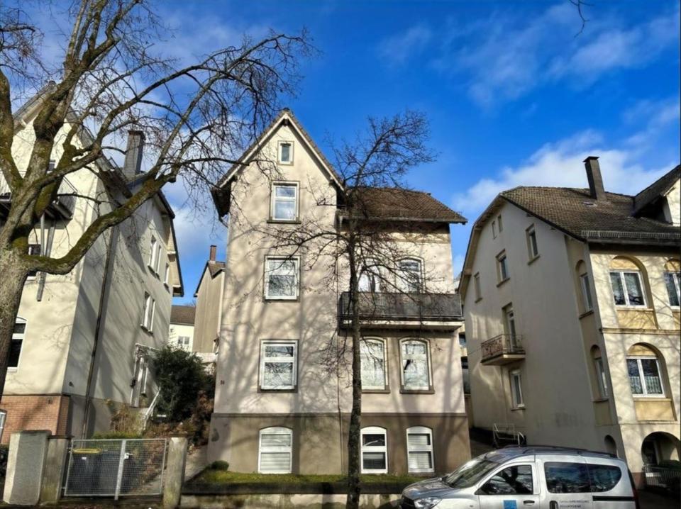 Thumbnail-Großzügige 4-Zimmer Wohnung mit Altbaucharme