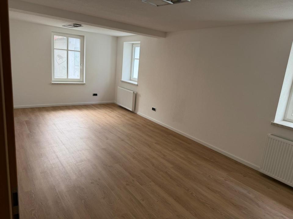 Thumbnail-Neurenovierte, großzügige 3-Zimmer-Wohnung