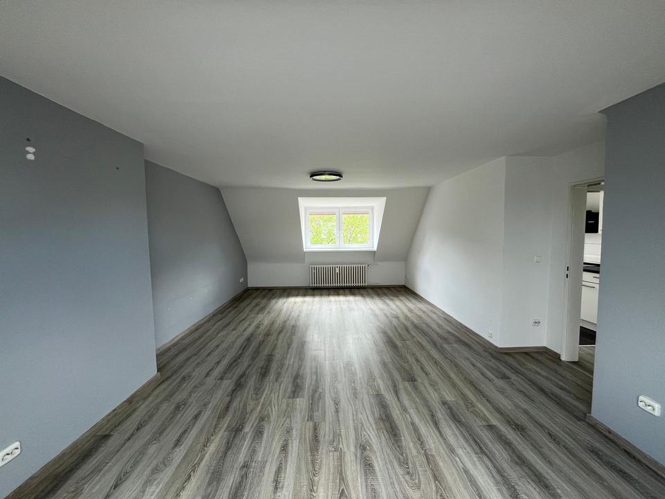 Thumbnail-Großzügige und helle Dachgeschosswohnung