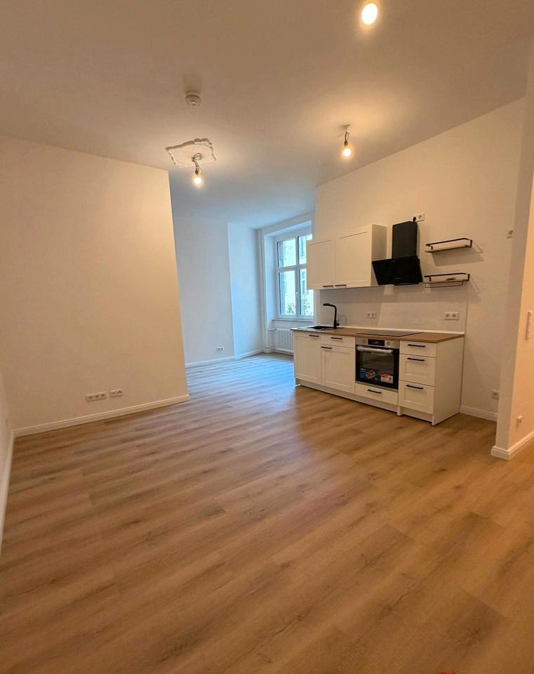 Thumbnail-Charlottenburg: Sanierter 2-Zi-Altbau - Erstbezug - WG möglich