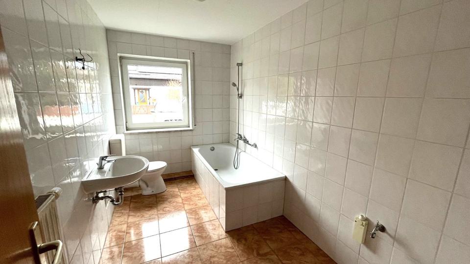 Thumbnail-Erdgeschoss mit Balkon in einer kleinen gepflegten ordentlichen Siedlung