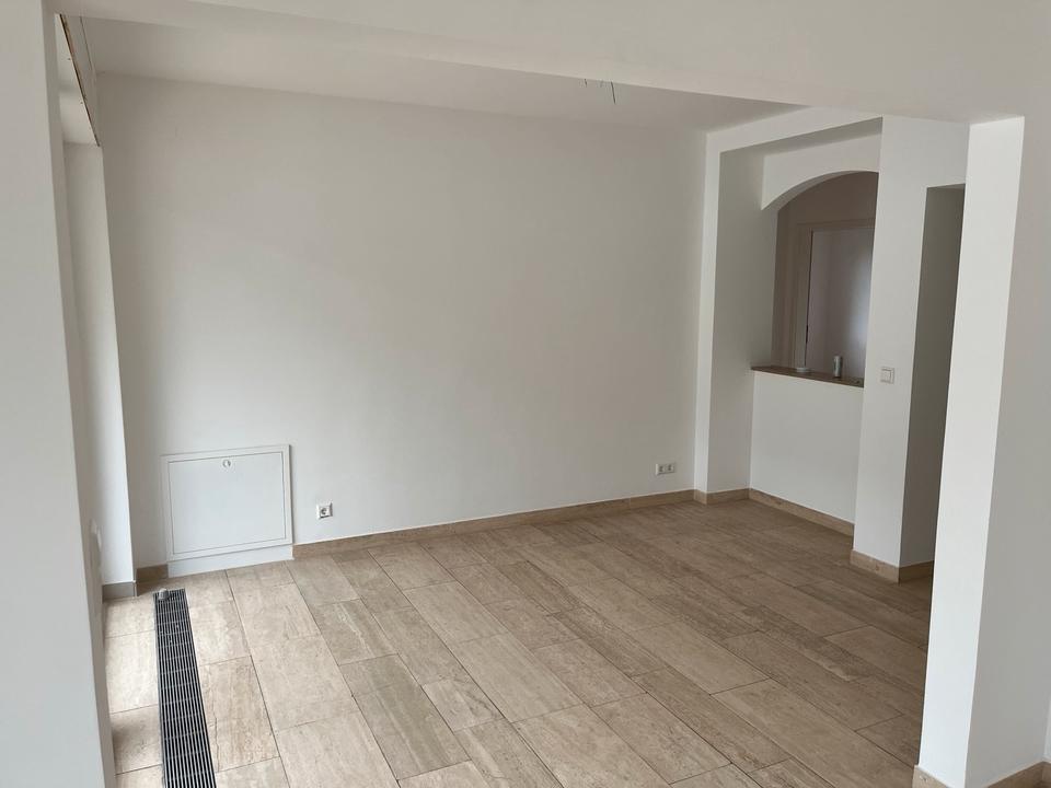 Thumbnail-Schöne helle 3,5 Zimmer Whg mit Balkon ab sofort 3-Personen