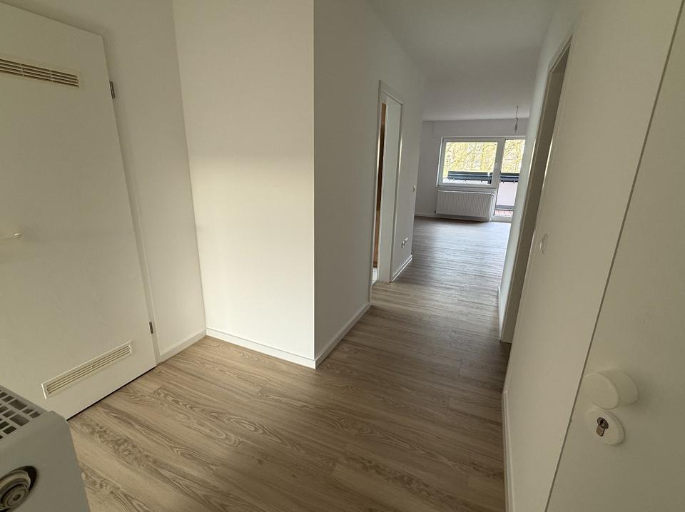 Thumbnail-Frisch renoviert: 3-Zimmer-Wohnung mit Balkon und EBK