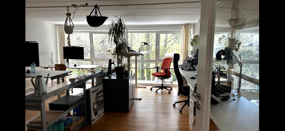 Thumbnail-Büro Arbeitsplatz im Coworking Space | freundlich, grün & hell