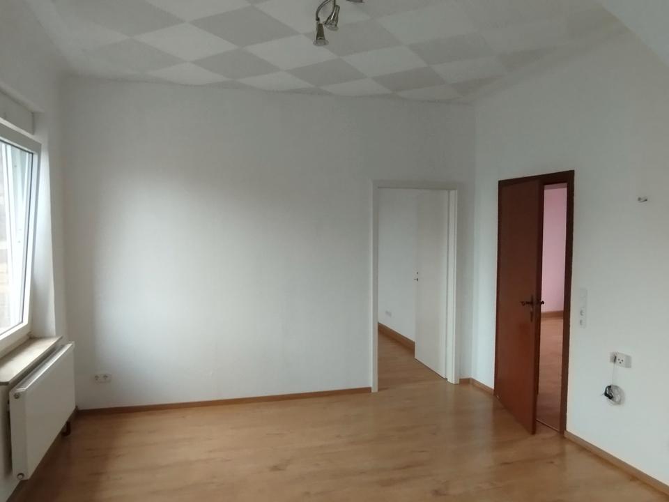 Thumbnail-Charmante 3-Zimmer-Wohnung mit großem Garten zu vermieten