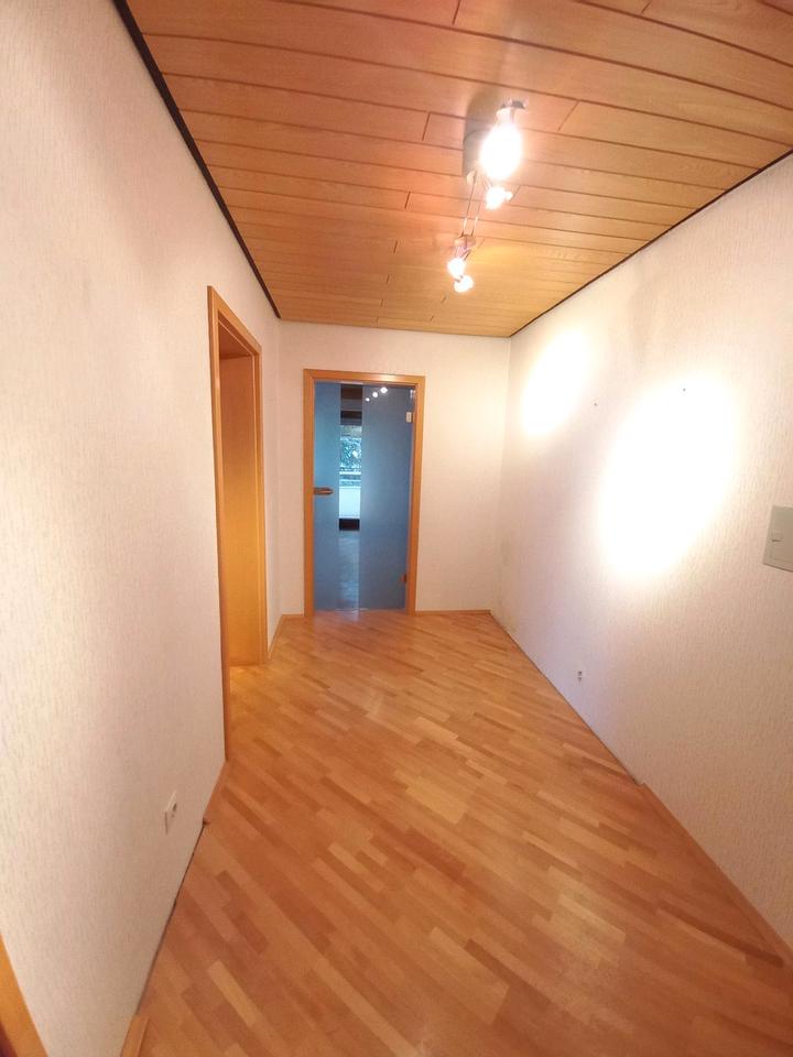 Thumbnail-Schöne 2,5 Zimmer Wohnung mit Balkon und Stellplatz zu vermieten