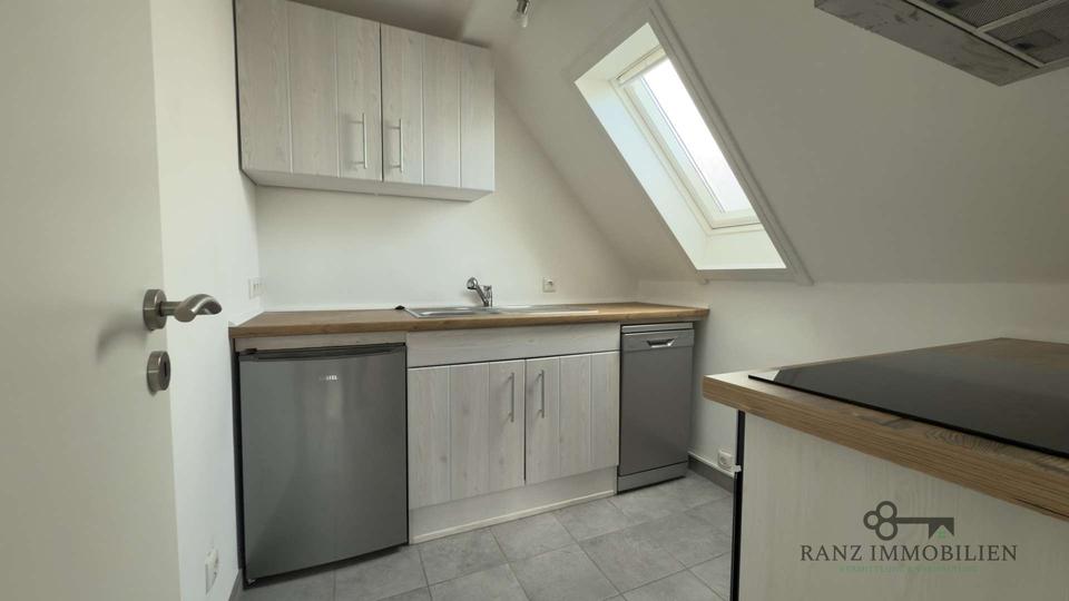 Thumbnail-Modernisierte 2-Zimmer-Dachgeschosswohnung mit Einbauküche und Stellplatz in zentraler Lage von Kall