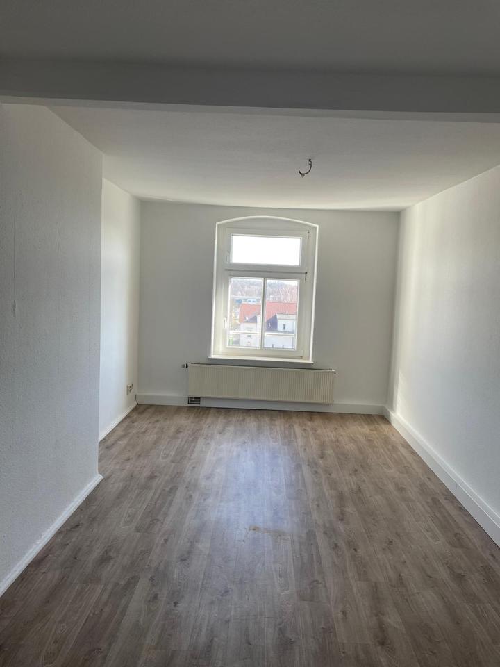 Thumbnail-Ruhige, schöne 2-Raum-DG-Schosswohnung in Zittau Nord