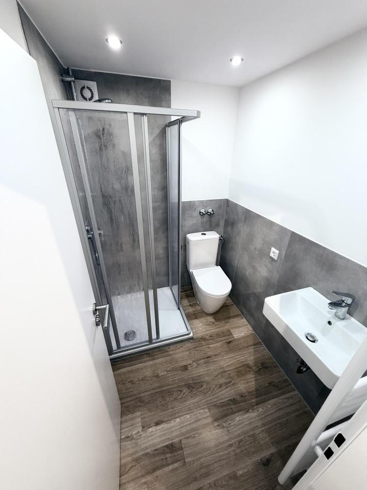 Thumbnail-Renoviertes Balkon-Appartment in Düsseldorf-Unterbilk mit Küche und Waschmaschine