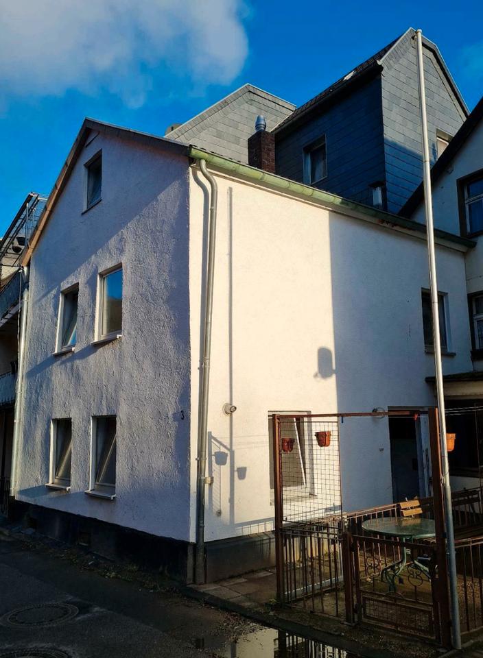 Thumbnail-Teilrenovierte Doppelhaushälfte in zentraler Lage