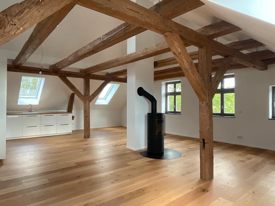 Thumbnail-Wunderschöne Dachgeschosswohnung mit Kaminofen und Garten