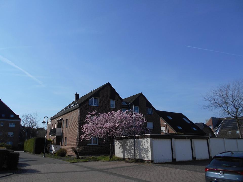 Thumbnail-Bevorzugte Lage von Korschenbroich 96 qm - 4-Zimmer-Terrasse-TG