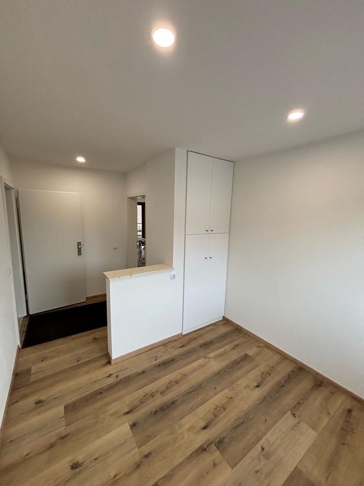 Thumbnail-Moderne 4-Zimmer-Wohnung mit Balkon in Eyershausen