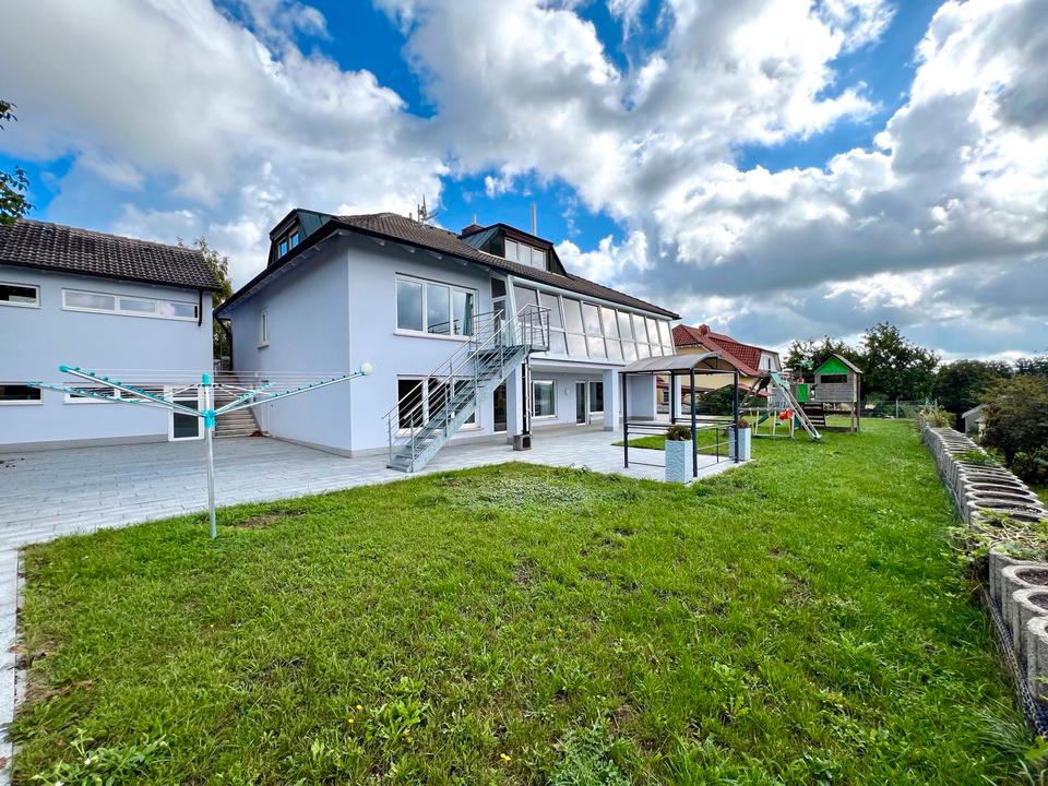 Thumbnail-Großzügige 135m² 4-Zimmer Wohnung mit 25 m2 Wintergarten im EG