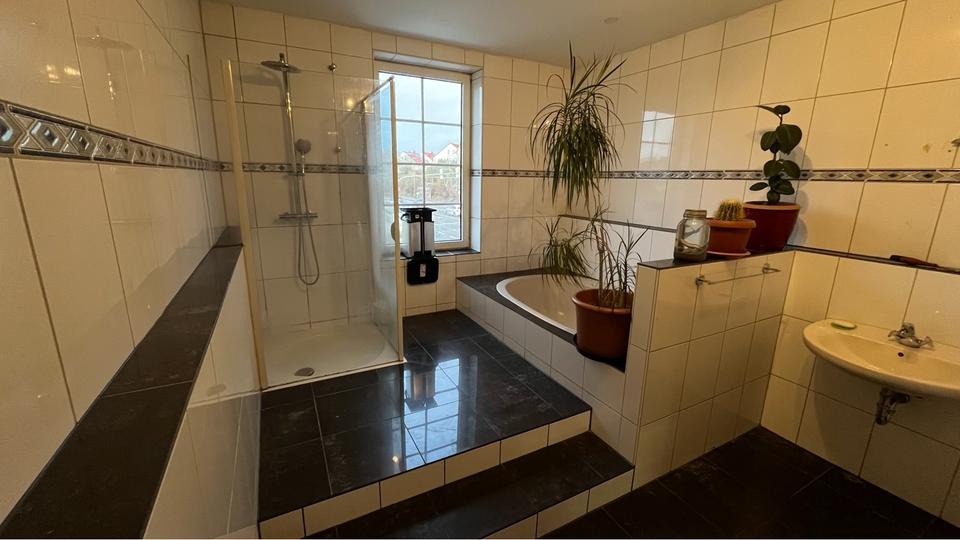 Thumbnail-Großzügige Altbauwohnung in Taunusstein-Wehen – 146 m², 4 Zimmer