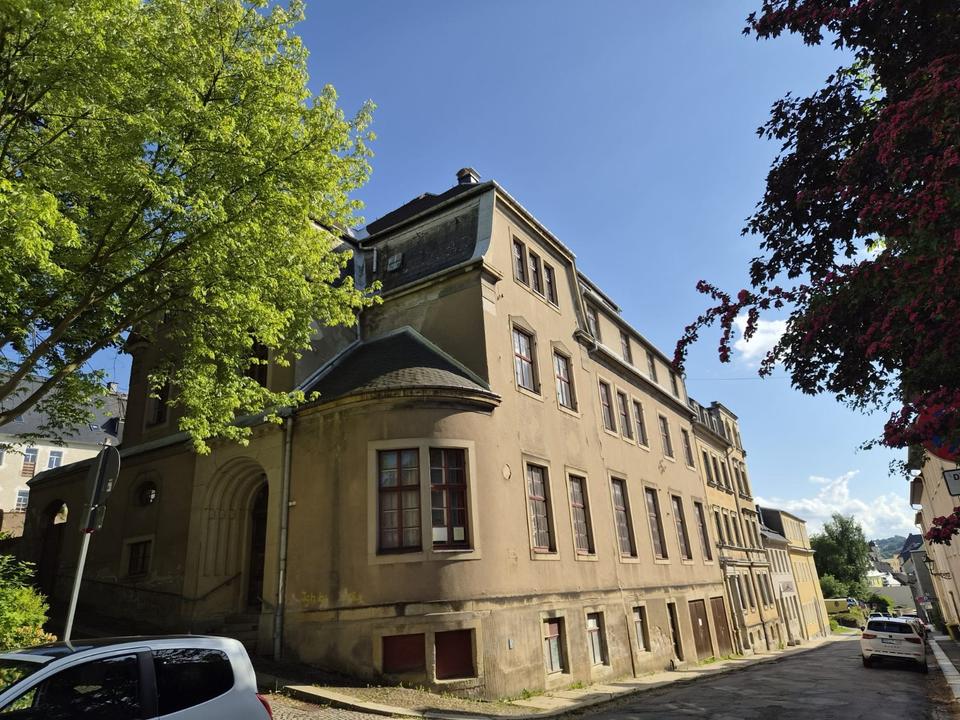 Thumbnail-Wohnen und Arbeiten mit Charakter: Historische Villa
