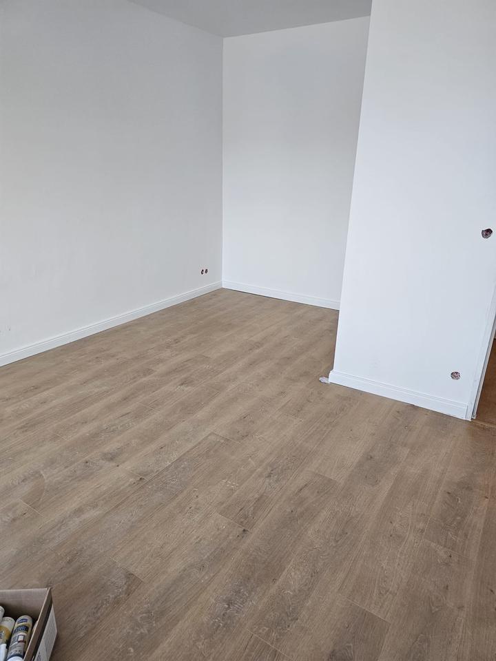 Thumbnail-Erstbezug nach Kernsanierung - 1 ZKB Küche Badewanne Balkon Kühls